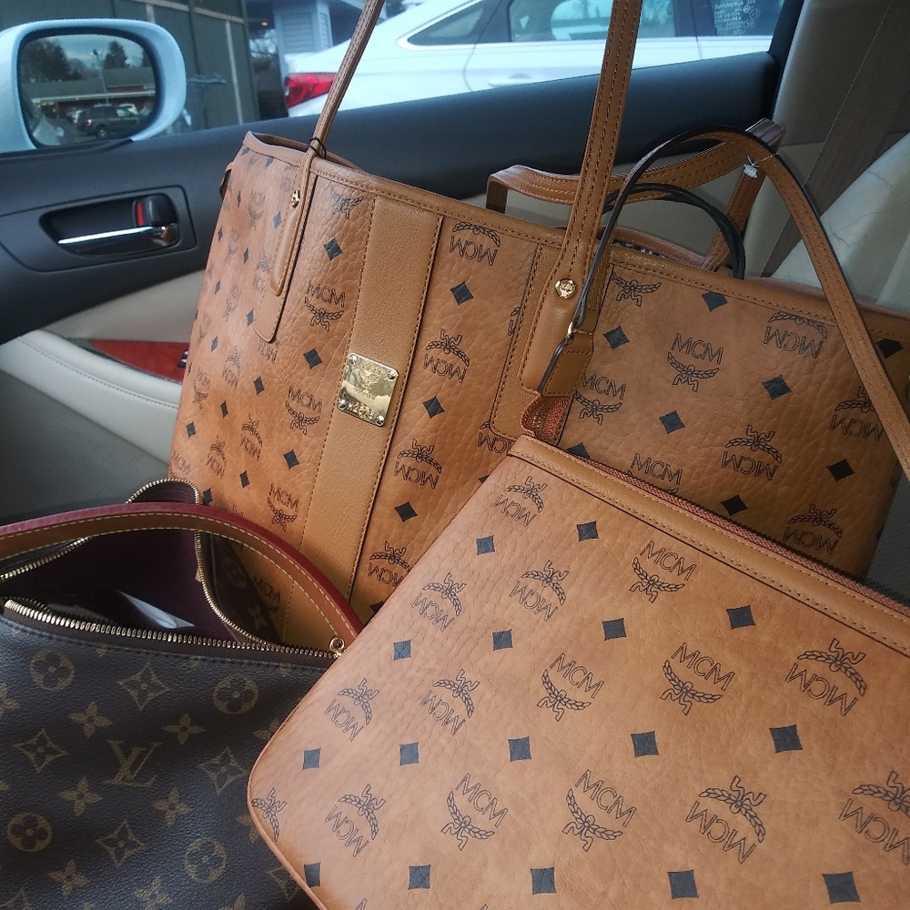 MCM reversible Large Tote no pouch